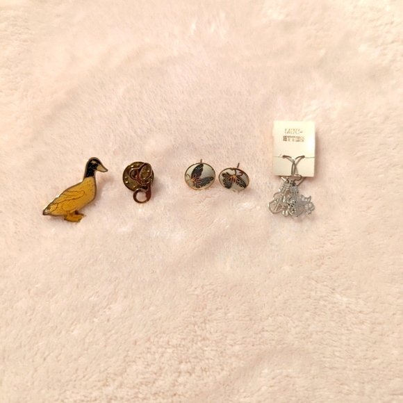 Vintage Costume Jewelry Jewelry - 💖3/$15 Vintage Costume Jewelry